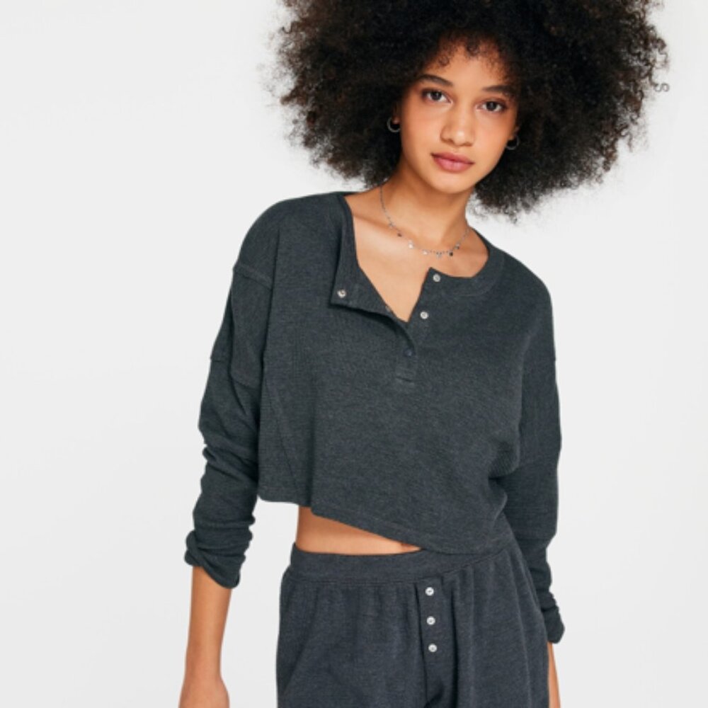 Aeropostale Cropped Waffle-Knit Long Sleeve Henley Tee | Medium